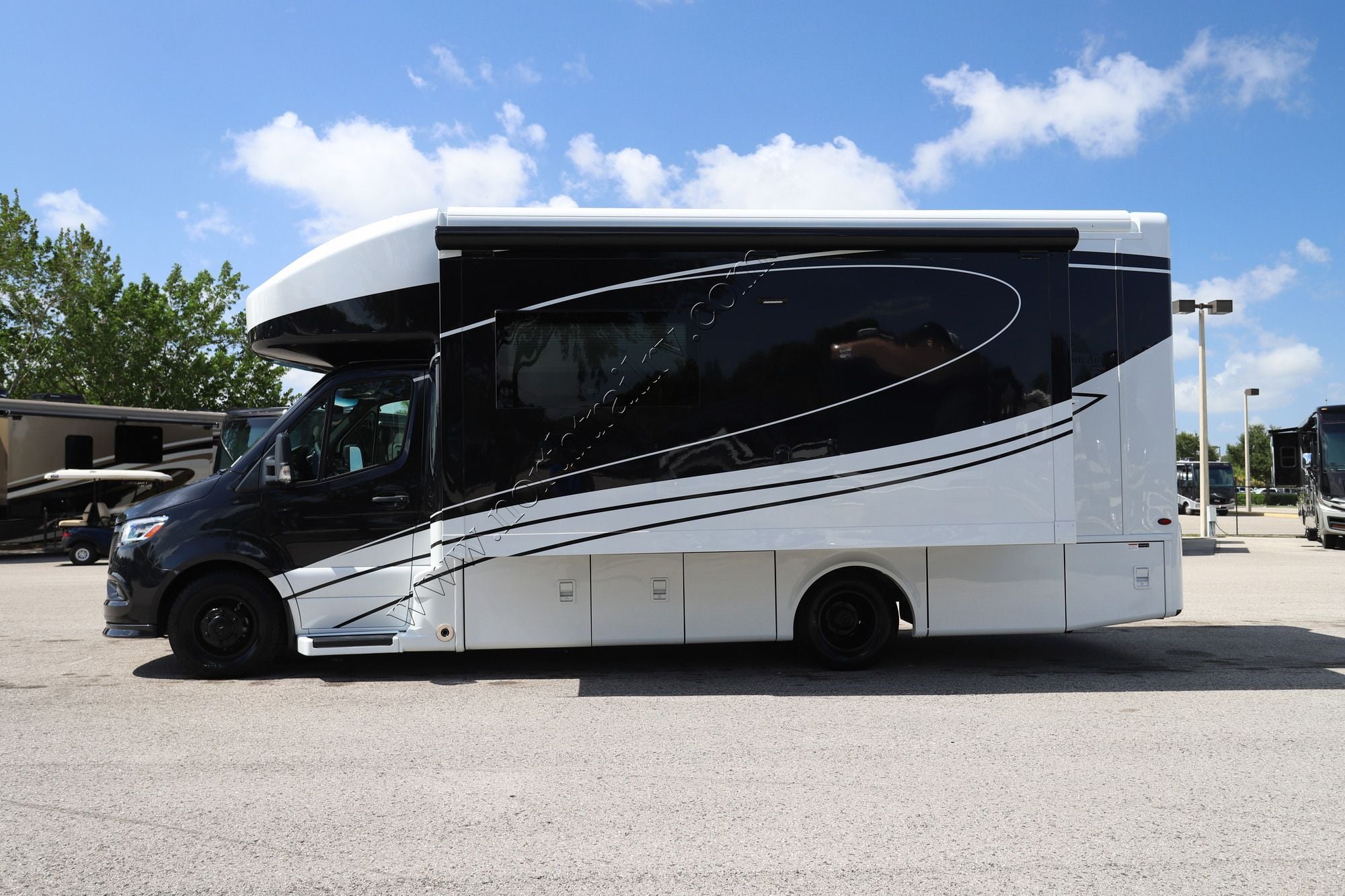 New 2027 Newmar Freedom Aire 2515 Class C  For Sale