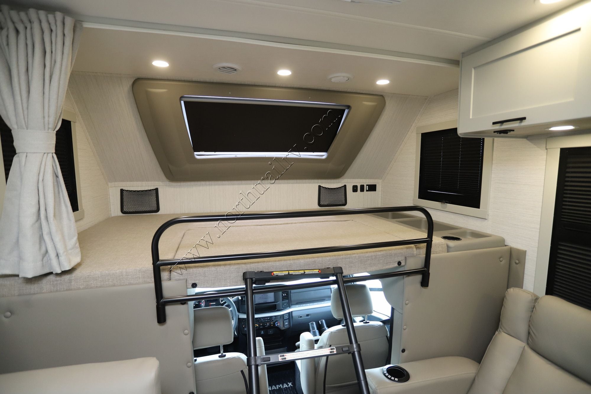 New 2027 Dynamax Isata 6 31KS Super C  For Sale