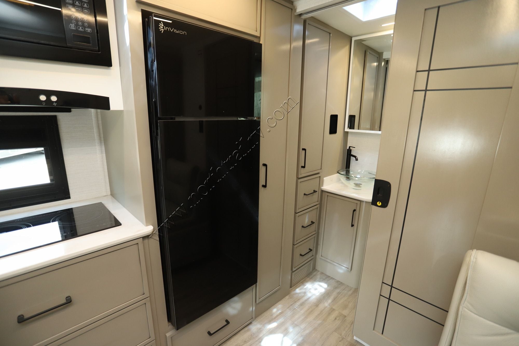 New 2027 Newmar Freedom Aire 2515 Class C  For Sale