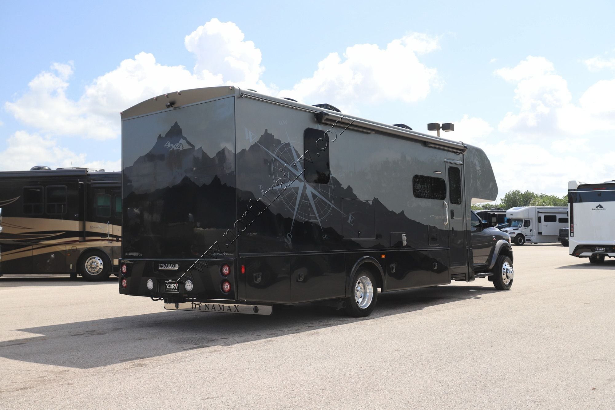 Used 2023 Dynamax Isata 5 30FWD4X4 Super C  For Sale