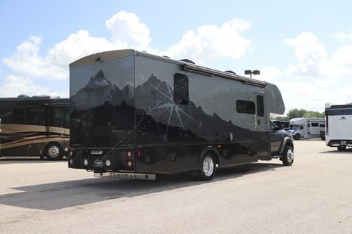 2023 Dynamax Isata 5 30FWD4X4