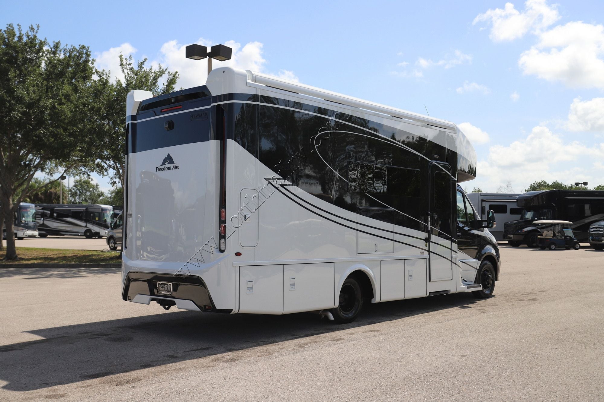 New 2027 Newmar Freedom Aire 2515 Class C  For Sale