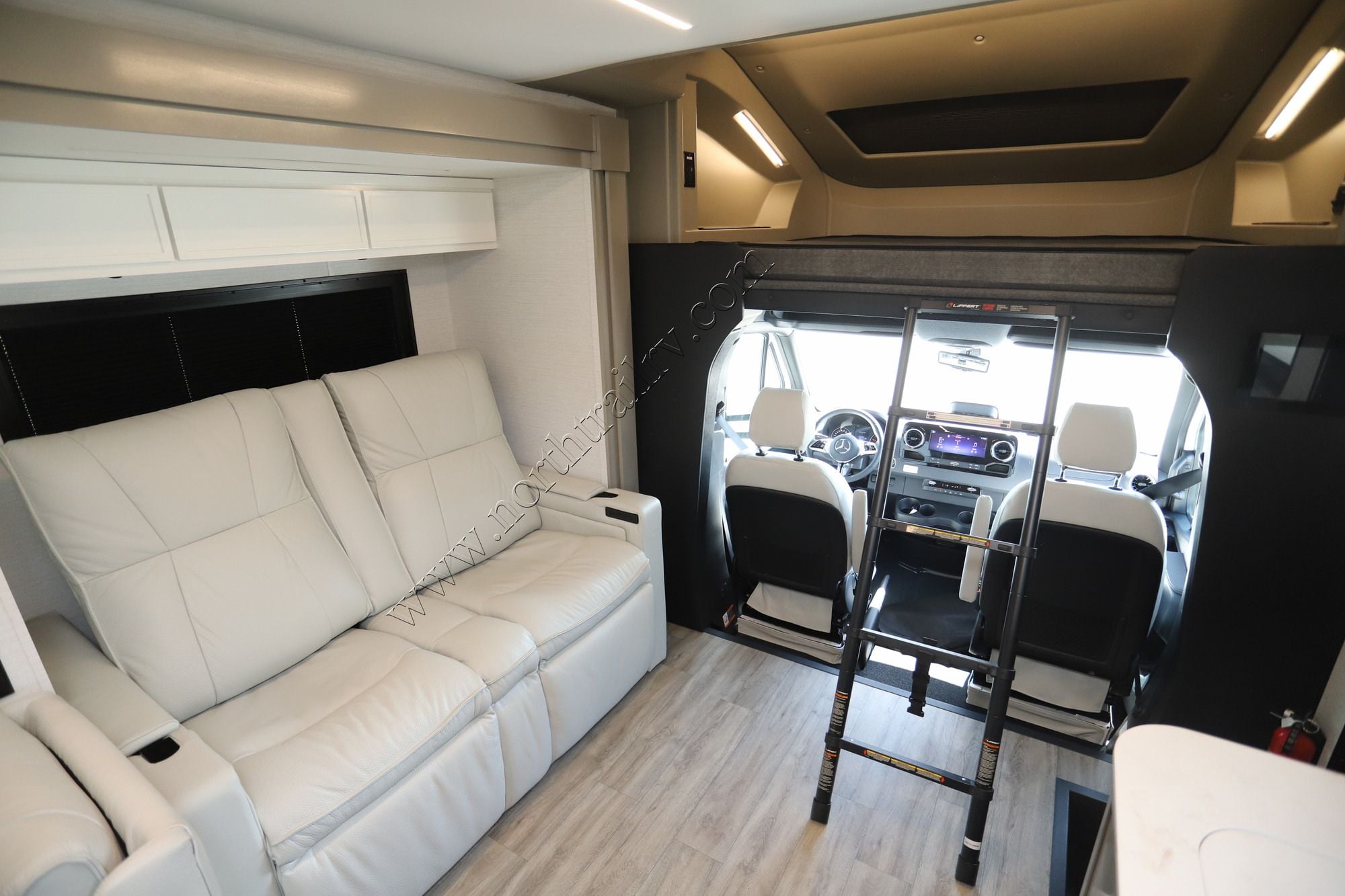 New 2027 Newmar Freedom Aire 2515 Class C  For Sale
