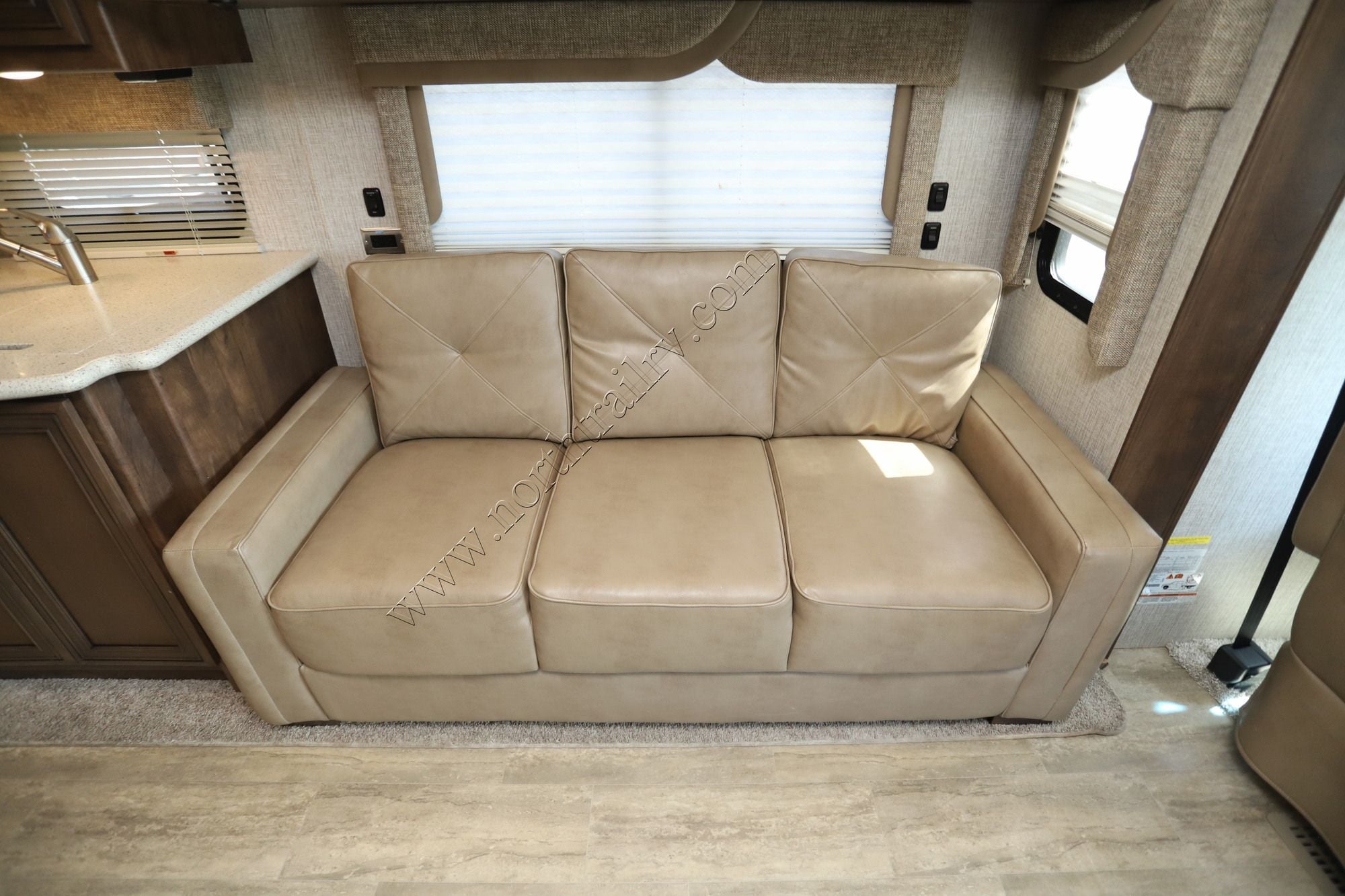 Used 2021 Newmar Bay Star Sport 3315 Class A  For Sale