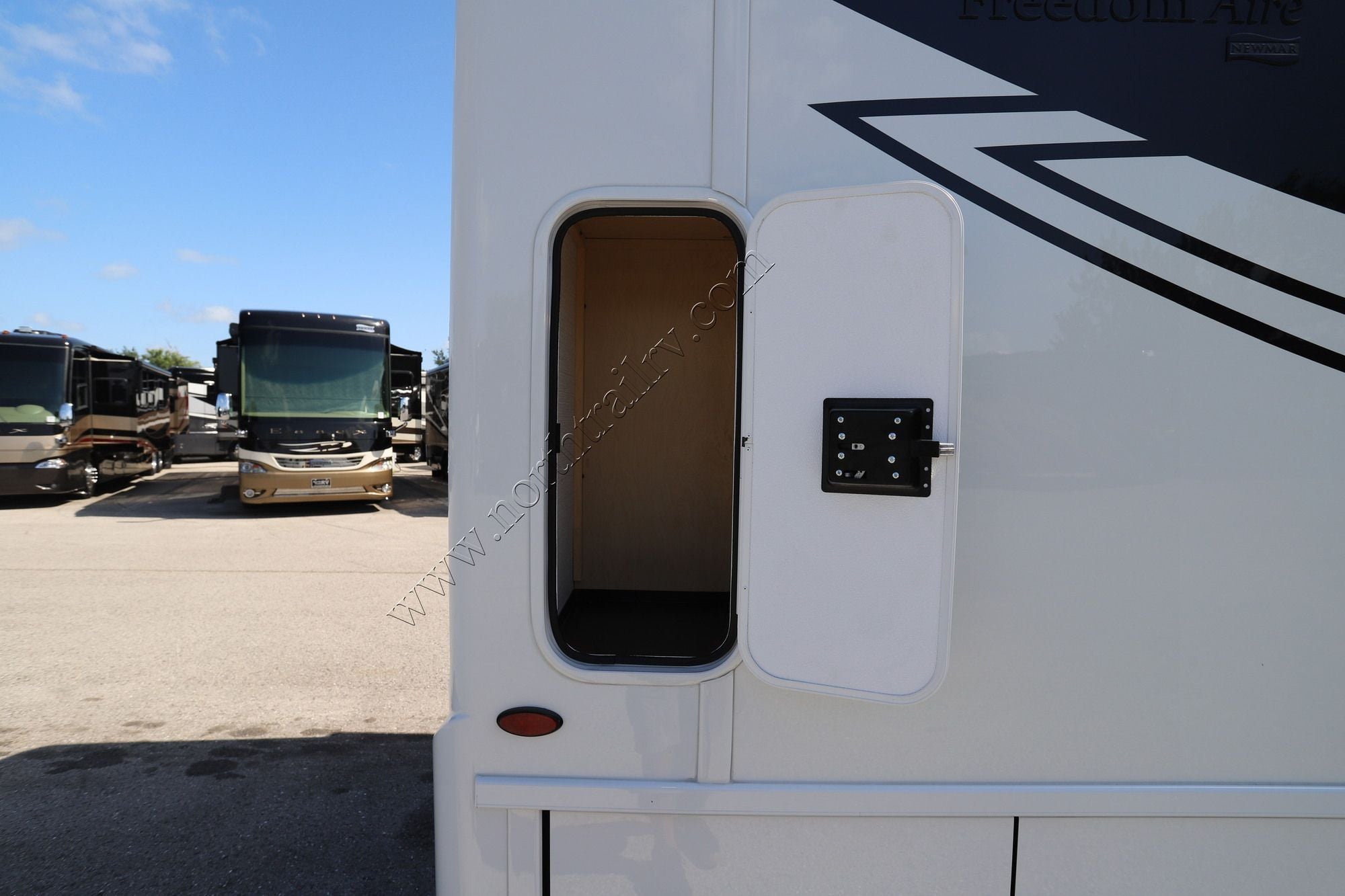 New 2027 Newmar Freedom Aire 2515 Class C  For Sale