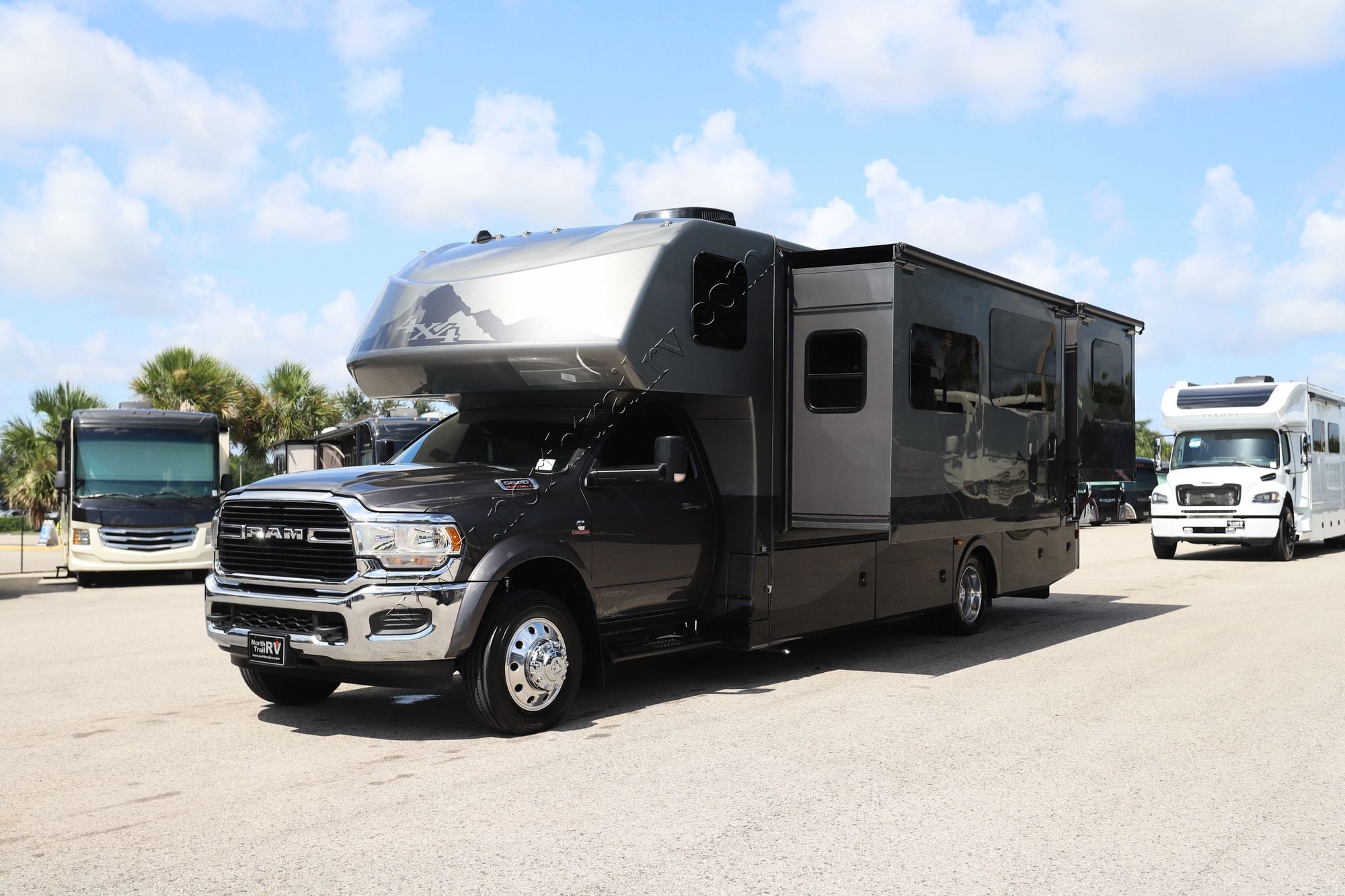 Used 2023 Dynamax Isata 5 30FWD4X4 Super C  For Sale