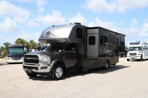 2023 Dynamax Isata 5 30FWD4X4