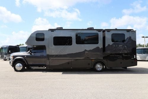 2023 Dynamax Isata 5 30FWD4X4
