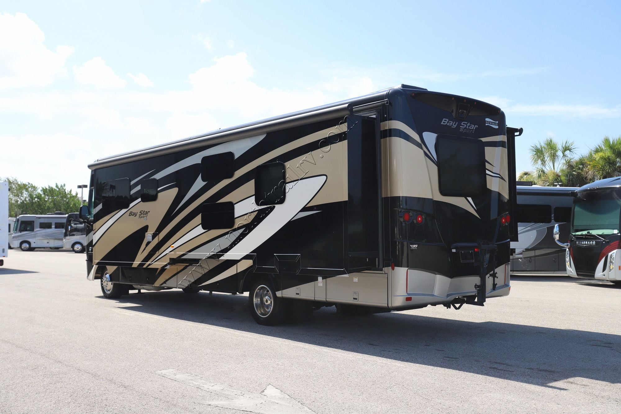Used 2021 Newmar Bay Star Sport 3315 Class A  For Sale