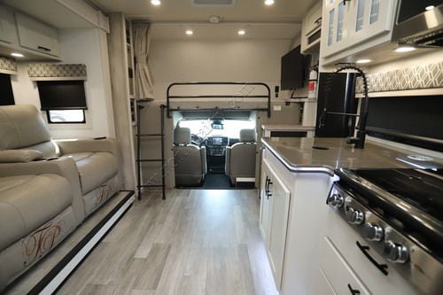 2023 Dynamax Isata 5 30FWD4X4