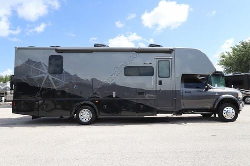 2023 Dynamax Isata 5 30FWD4X4