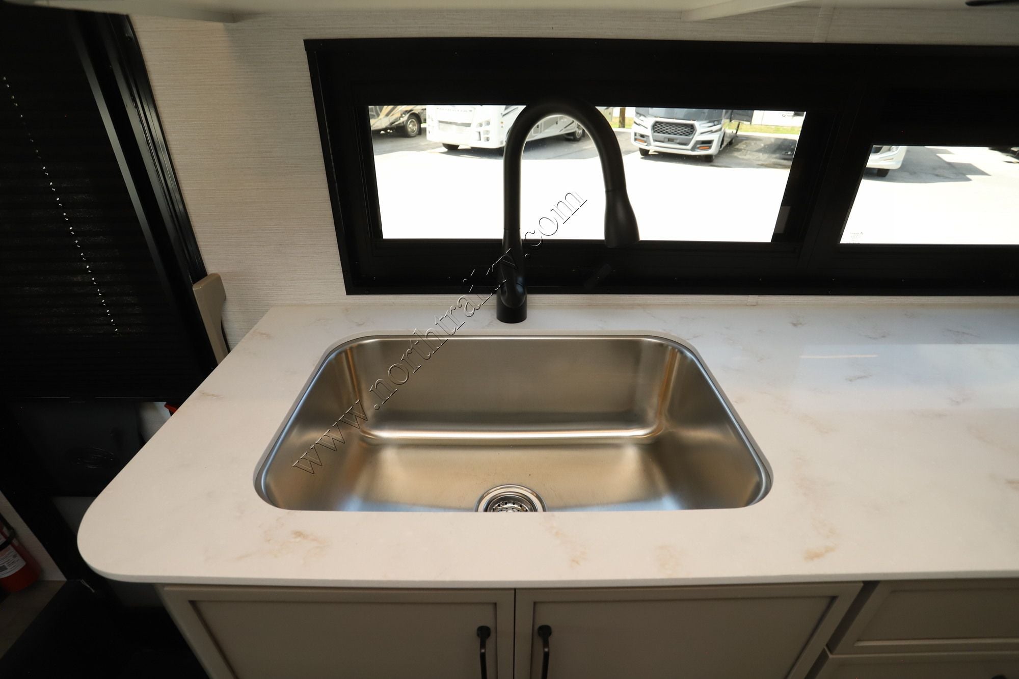 New 2027 Newmar Freedom Aire 2515 Class C  For Sale
