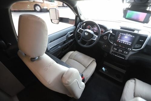 2023 Dynamax Isata 5 30FWD4X4