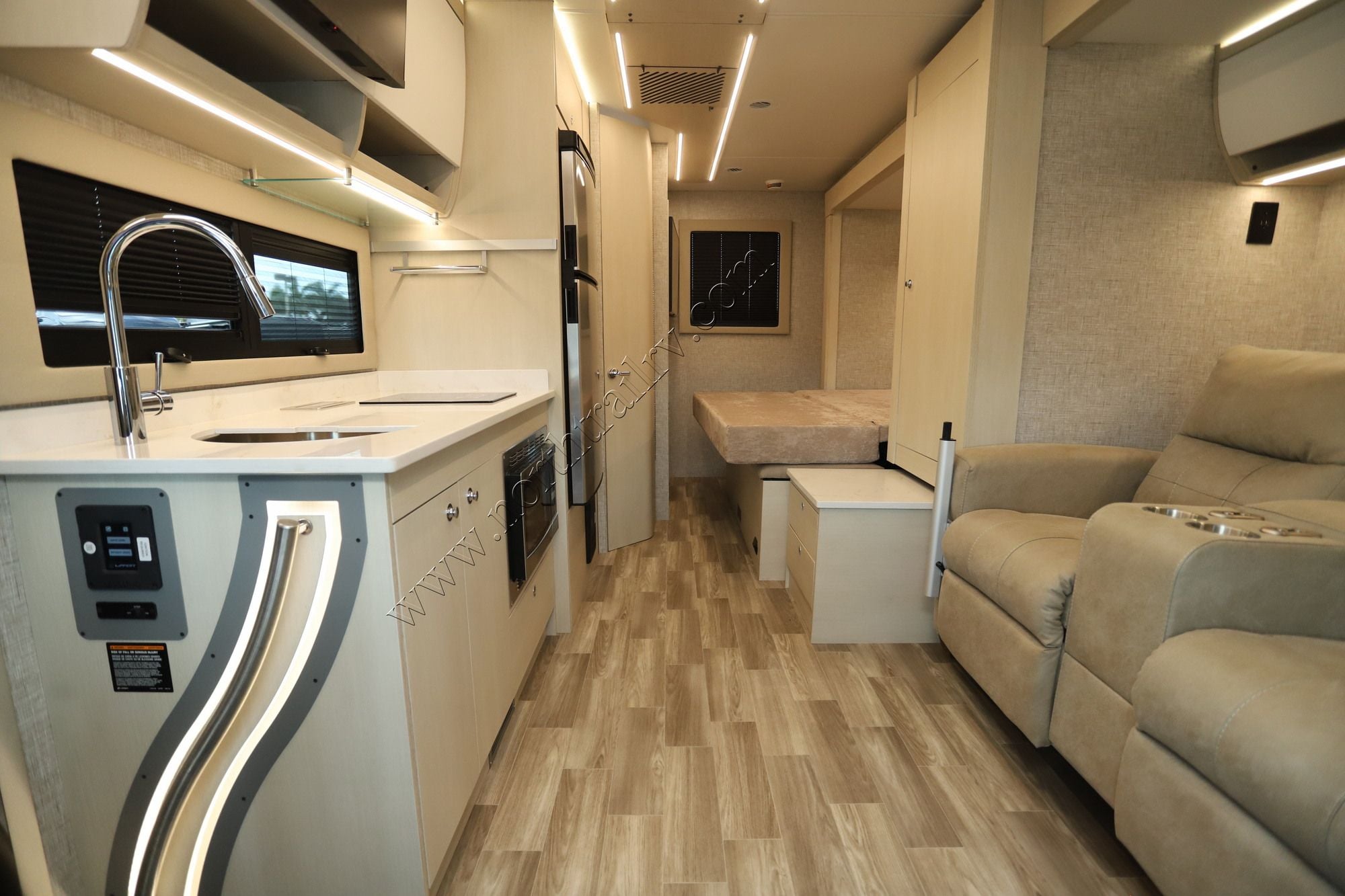 Used 2026 Tiffin Motor Homes Wayfarer 25XPW Class C  For Sale