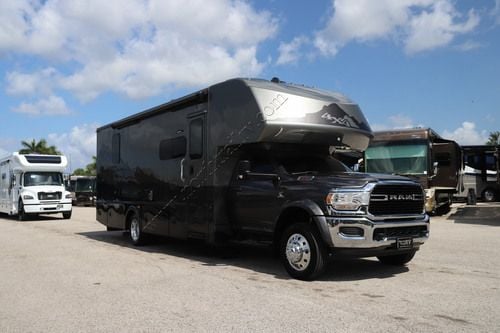 2023 Dynamax Isata 5 30FWD4X4