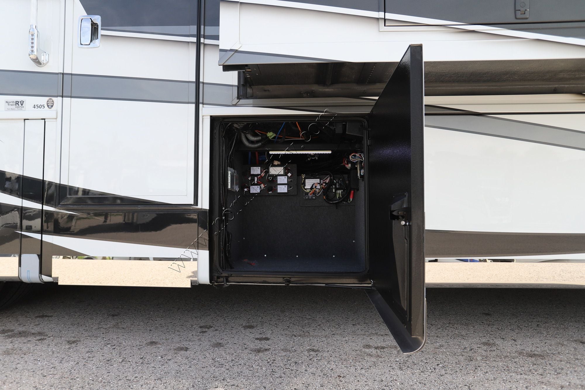 New 2027 Newmar Supreme Aire 4505 Super C  For Sale