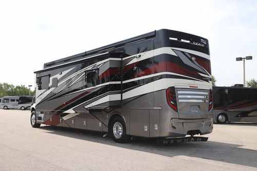 2025 Newmar Super Star 4059