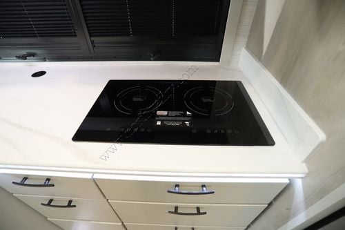 2027 Dynamax Europa 31SS
