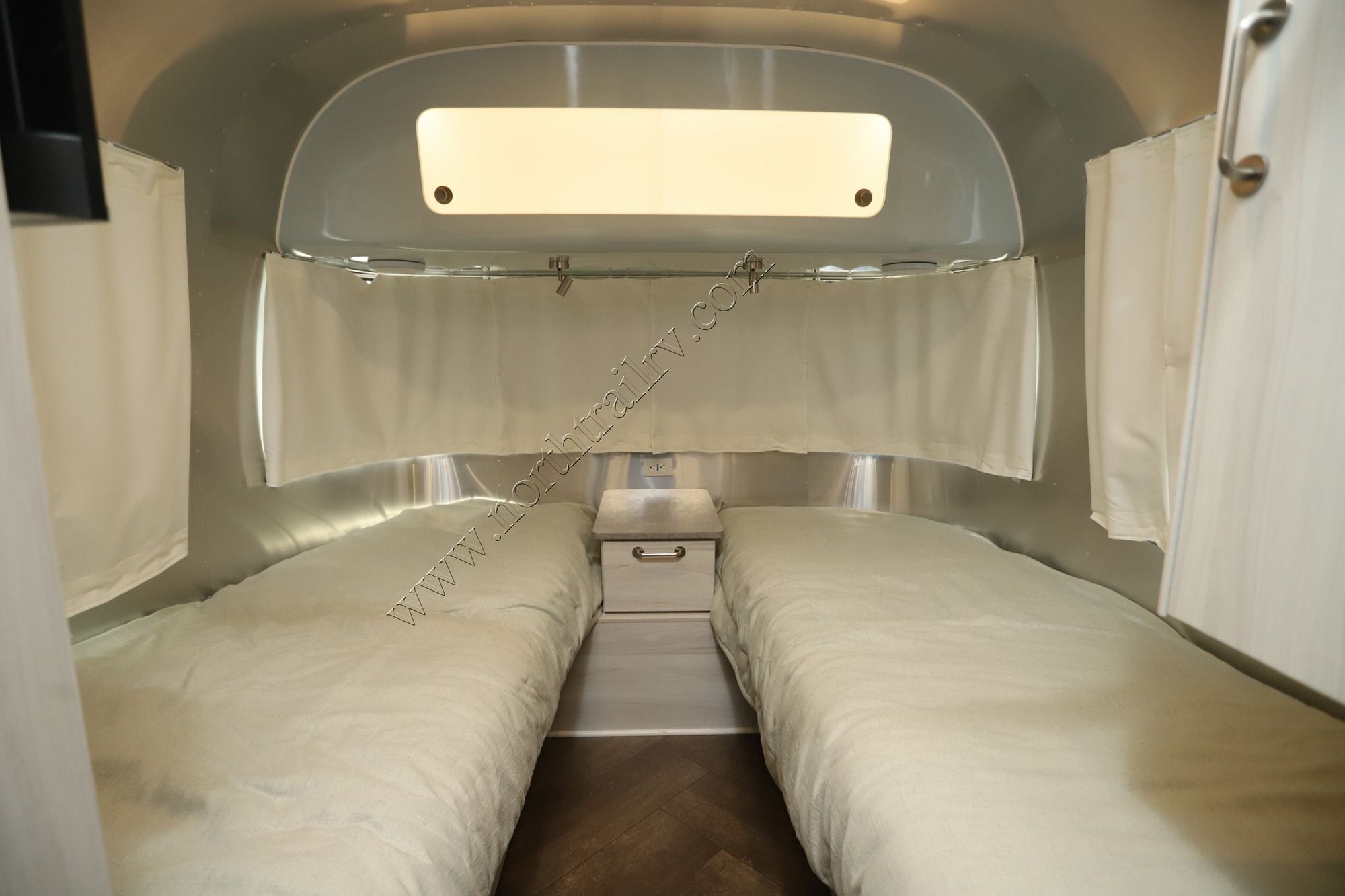 Used 2025 Airstream International 23FBT Travel Trailer  For Sale