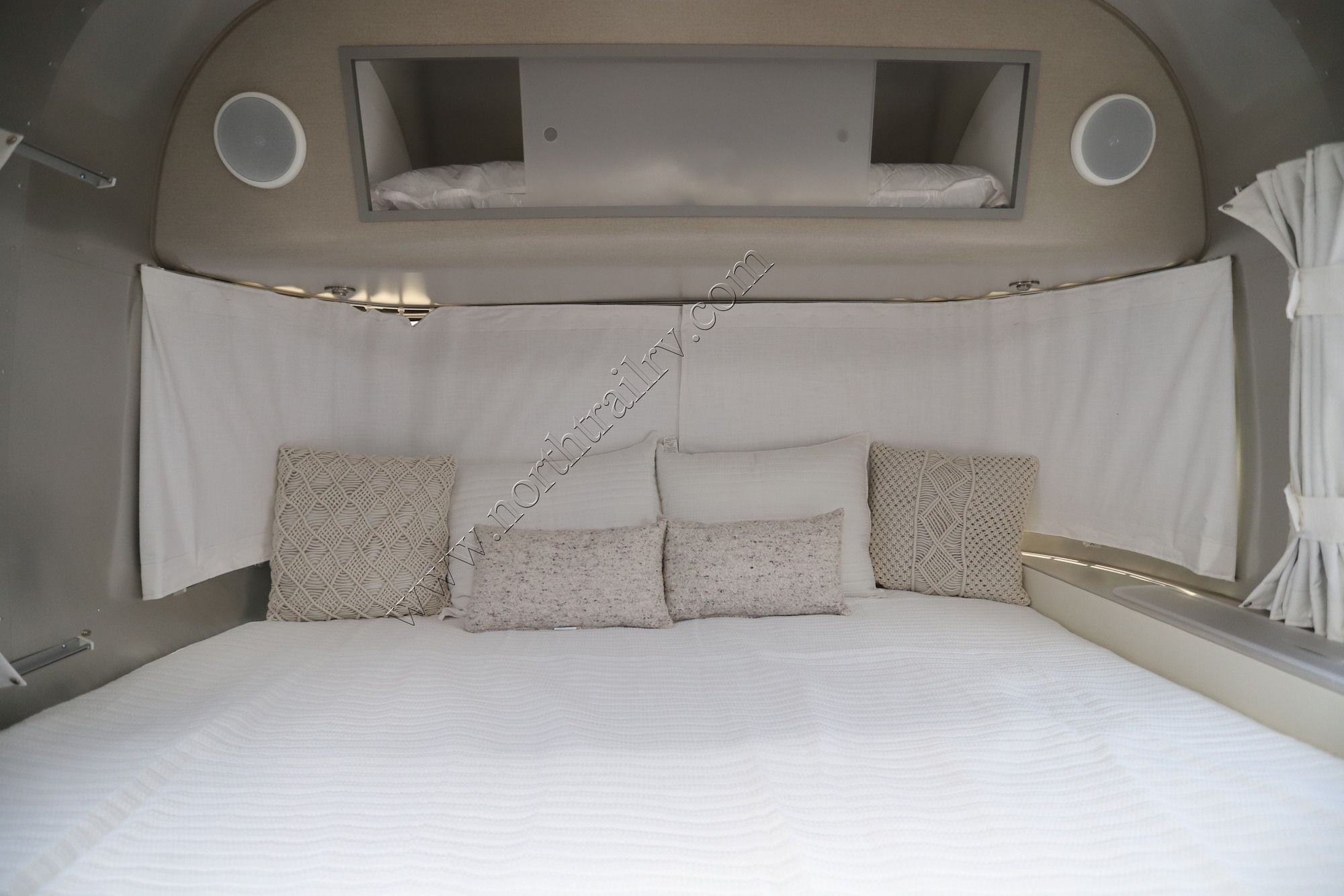 New 2026 Airstream Caravel 22FB Travel Trailer  For Sale