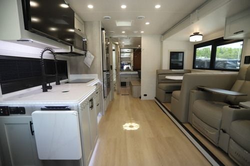 2027 Dynamax Europa 31SS