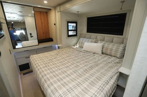 2027 Dynamax Europa 31SS