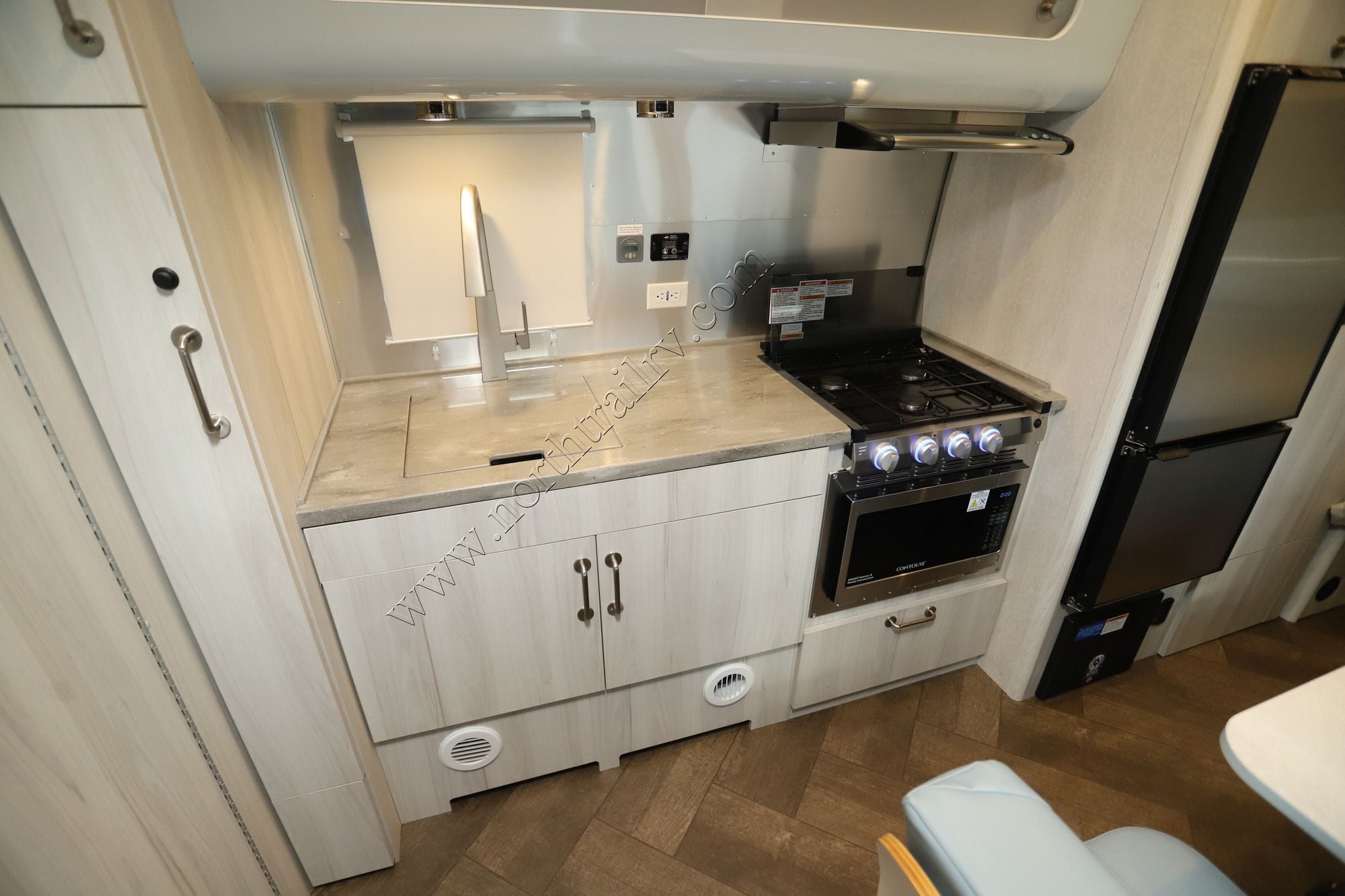 Used 2025 Airstream International 23FBT Travel Trailer  For Sale