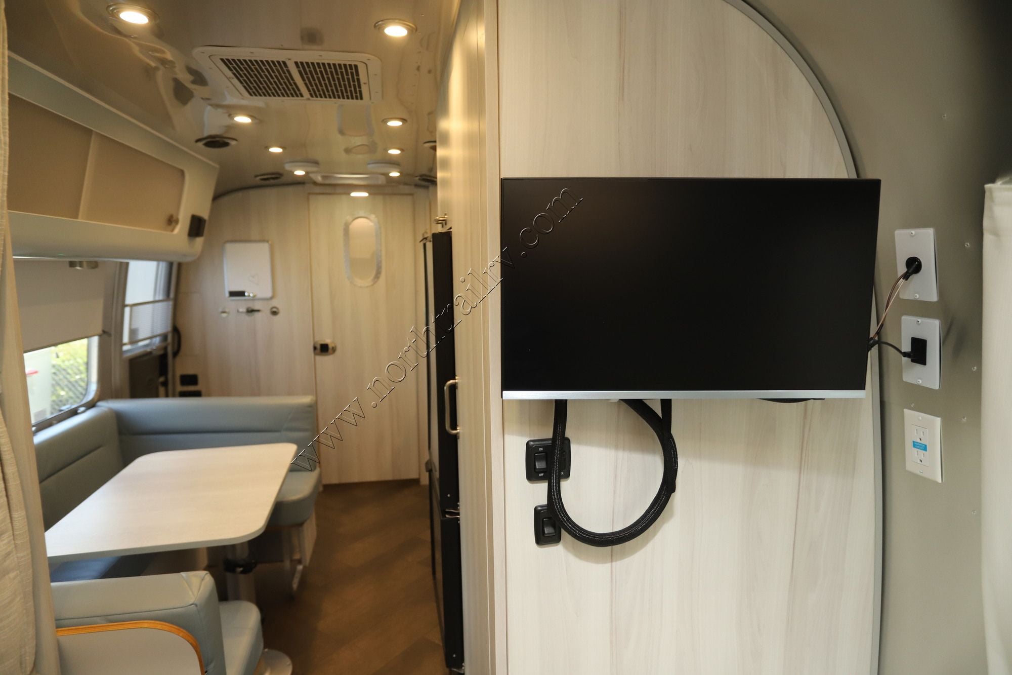 Used 2025 Airstream International 23FBT Travel Trailer  For Sale