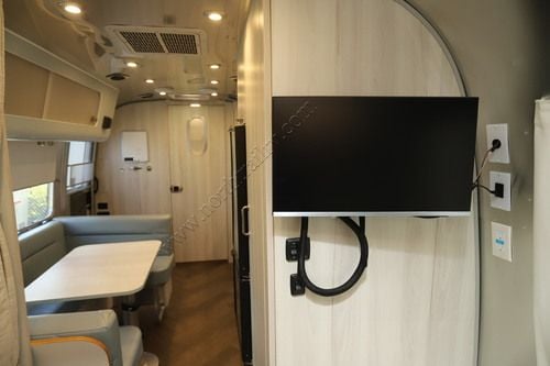 2025 Airstream International 23FBT
