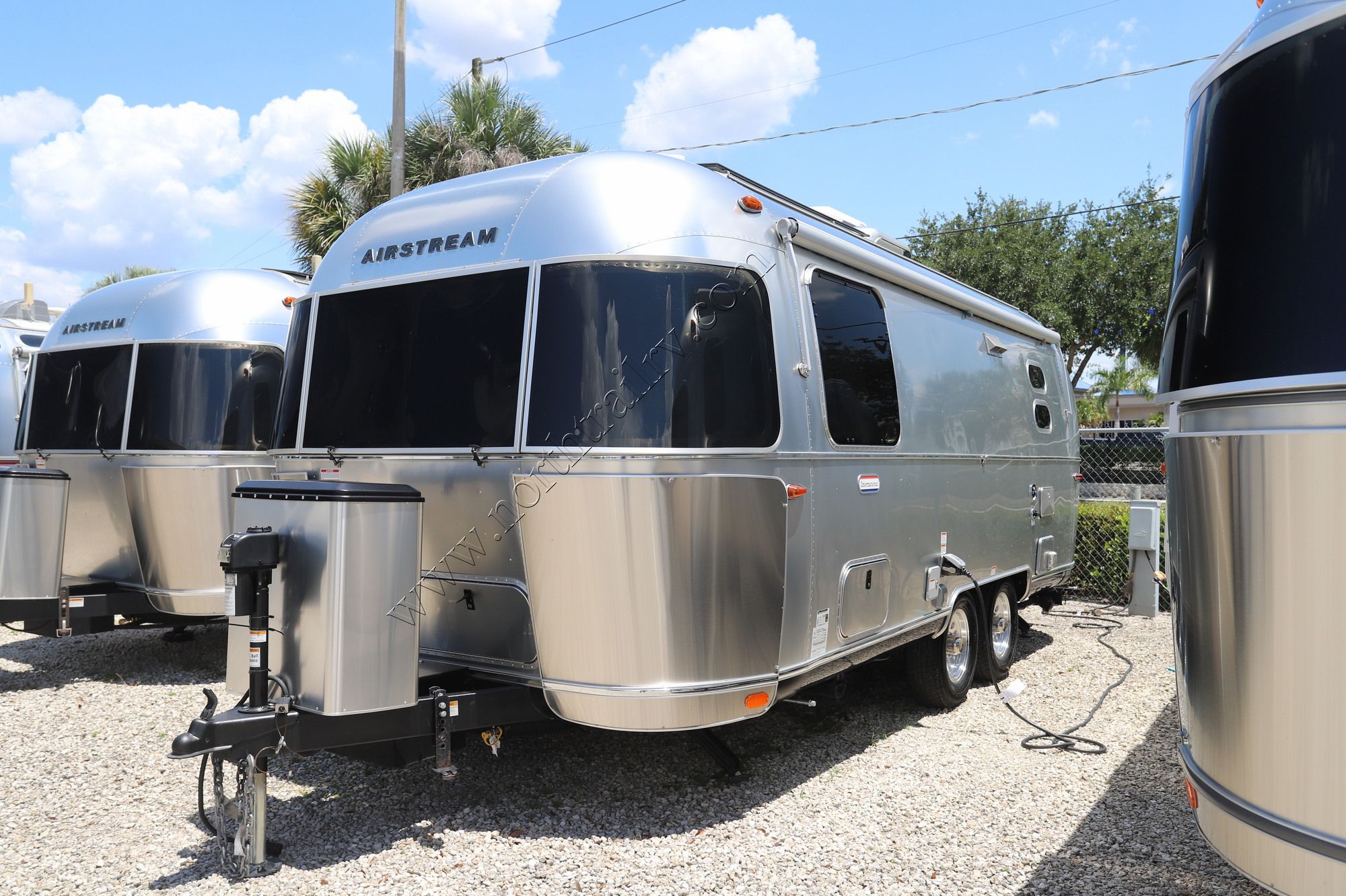 Used 2025 Airstream International 23FBT Travel Trailer  For Sale