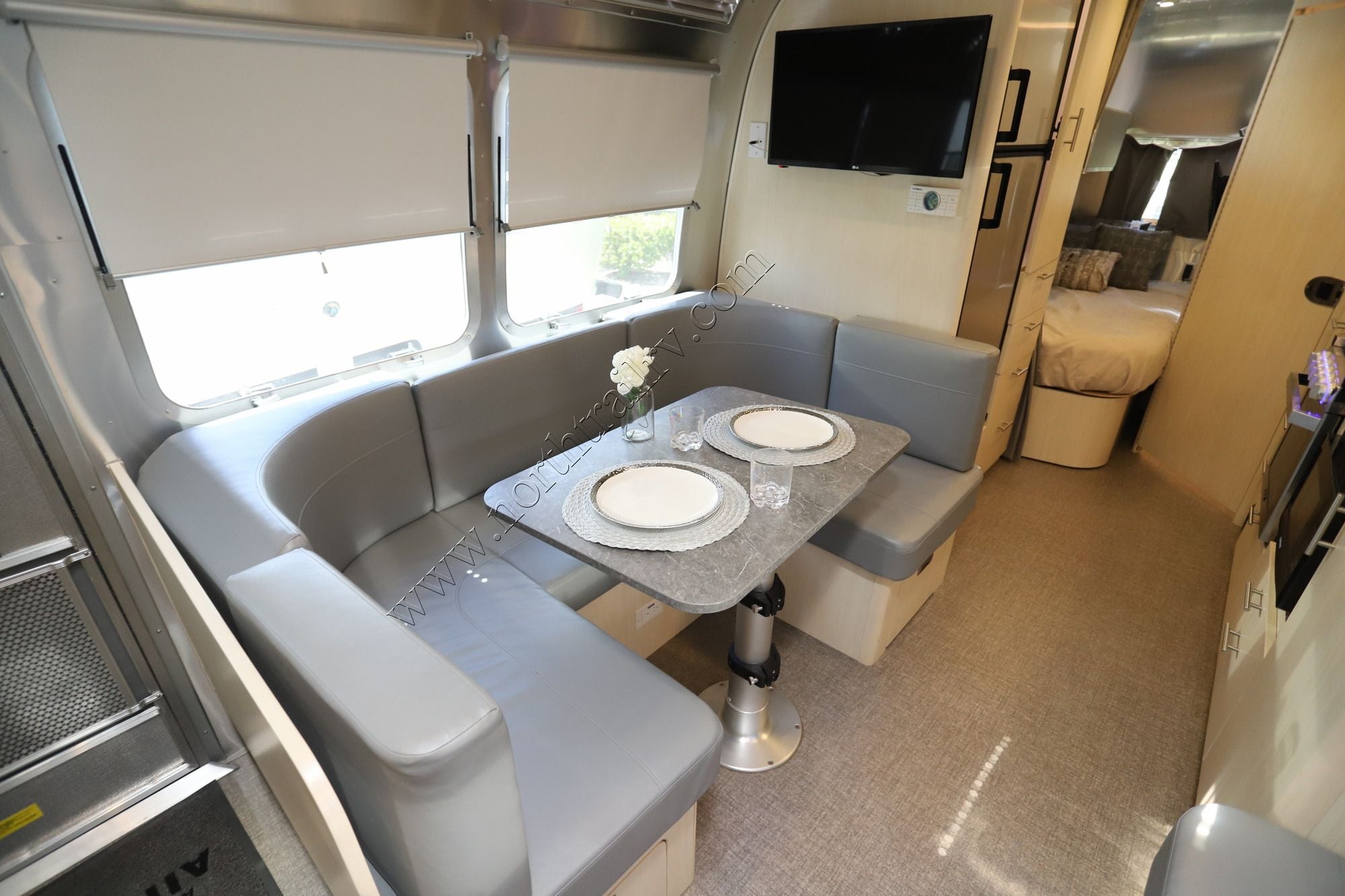 Used 2021 Airstream Flying Cloud 30FB BUNK Travel Trailer  For Sale