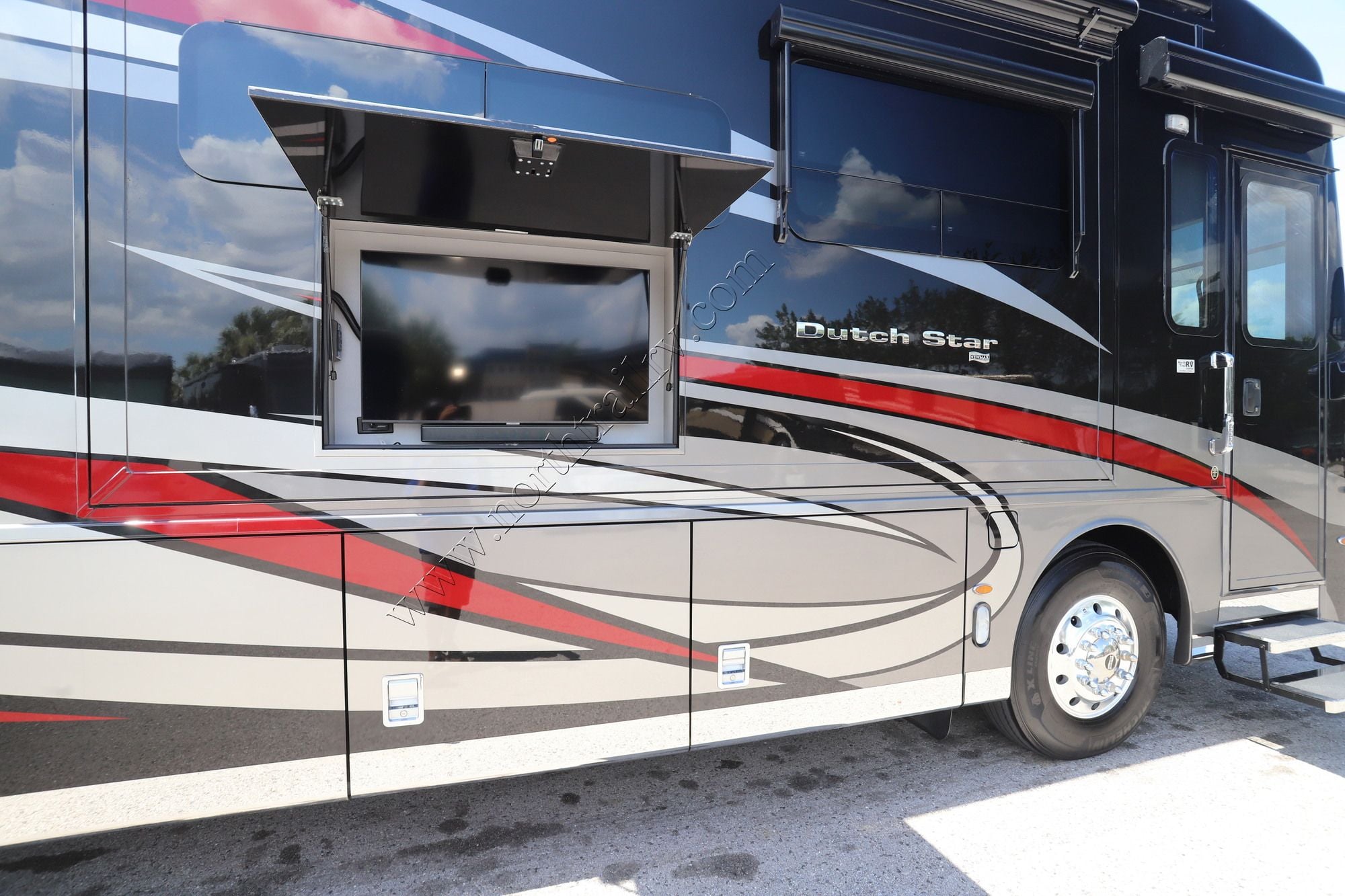 Used 2022 Newmar Dutch Star 4081 Class A  For Sale