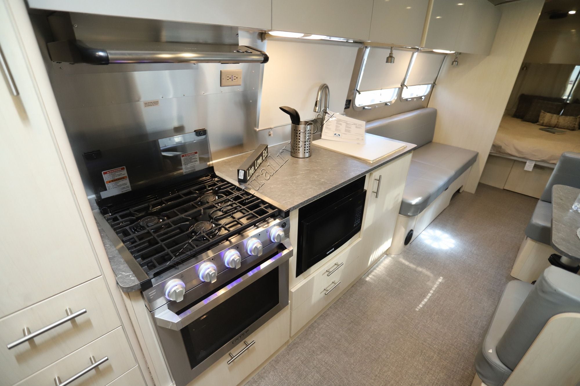 Used 2021 Airstream Flying Cloud 30FB BUNK Travel Trailer  For Sale