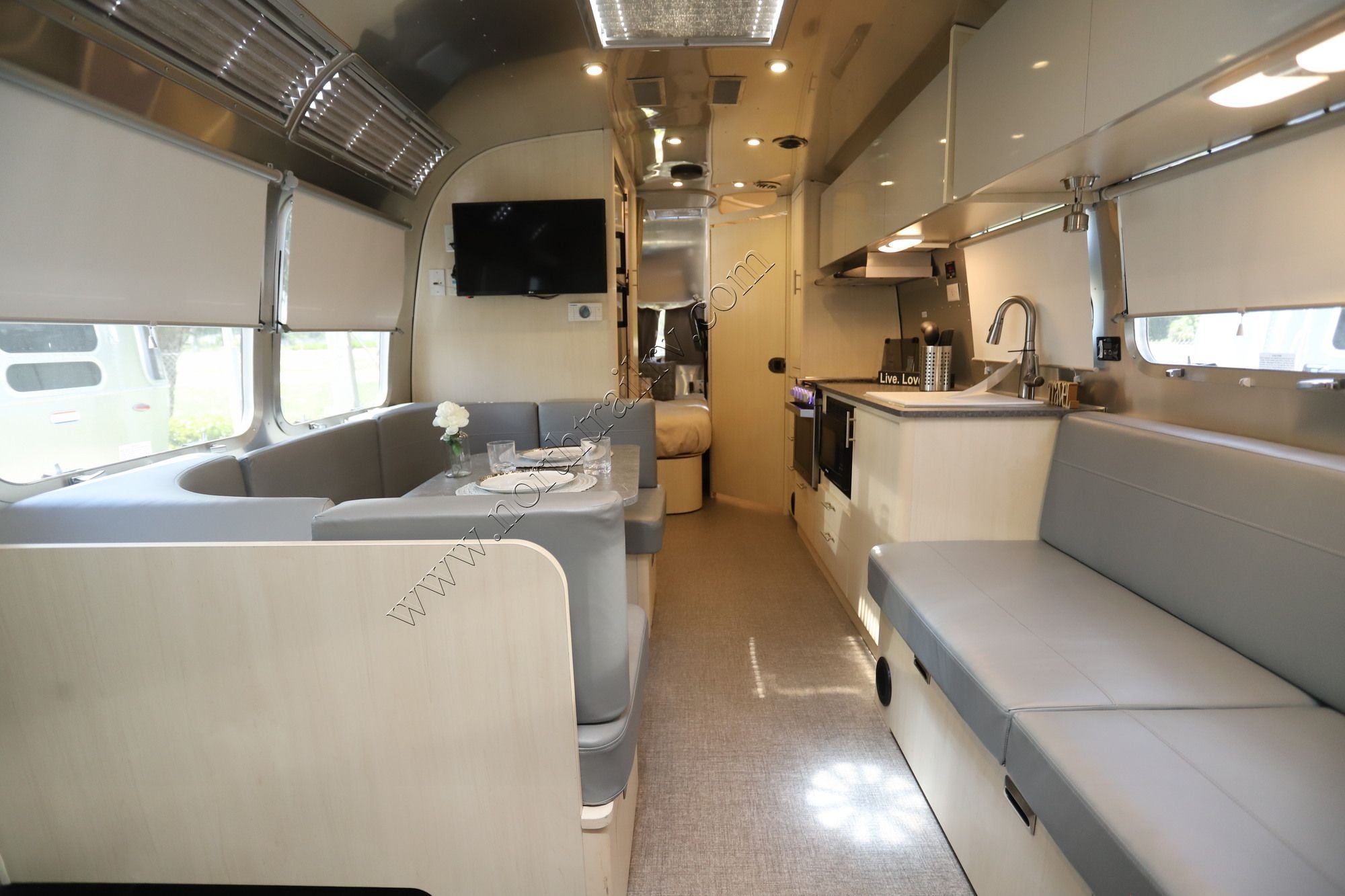 Used 2021 Airstream Flying Cloud 30FB BUNK Travel Trailer  For Sale