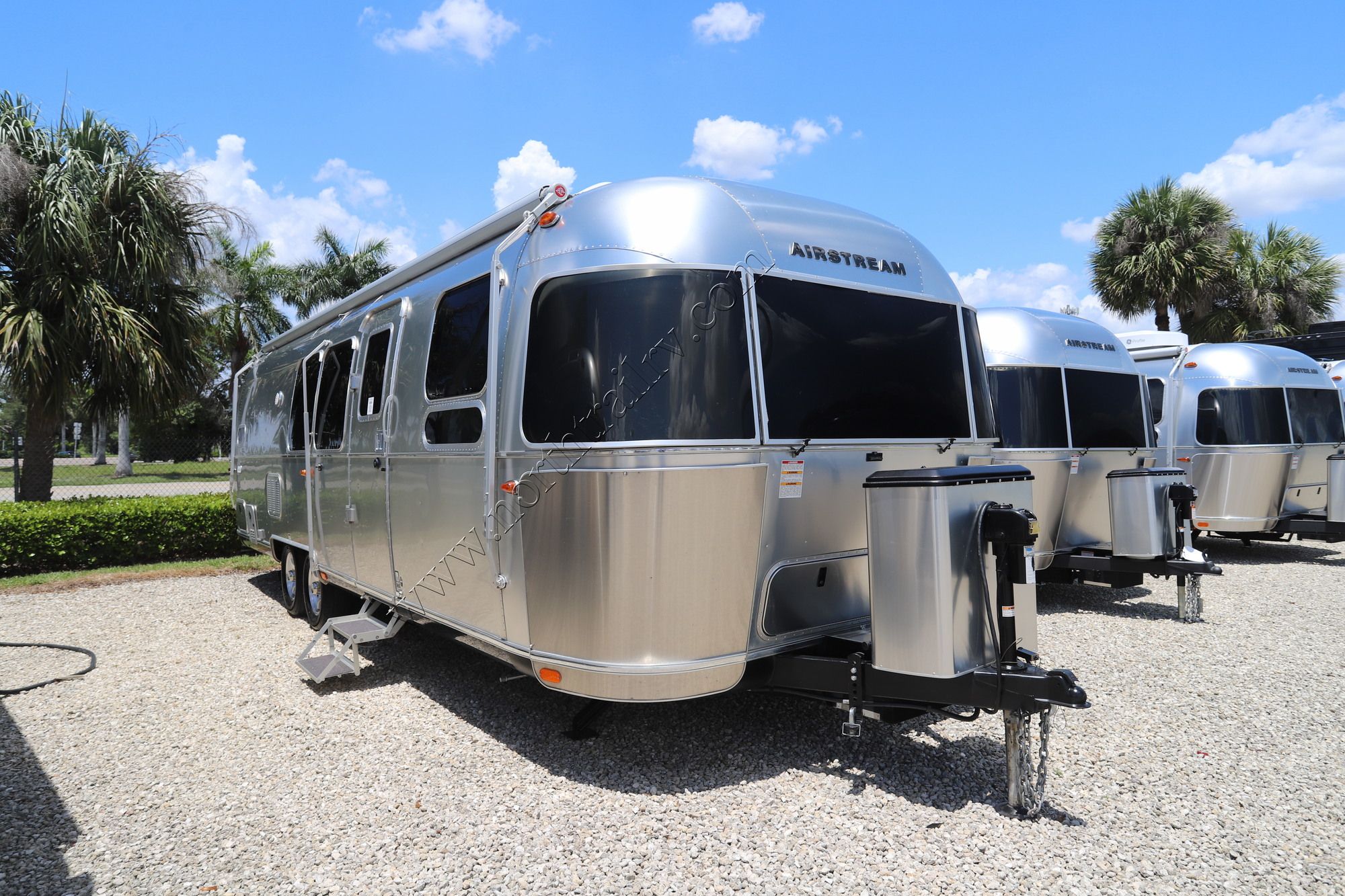 Used 2021 Airstream Flying Cloud 30FB BUNK Travel Trailer  For Sale