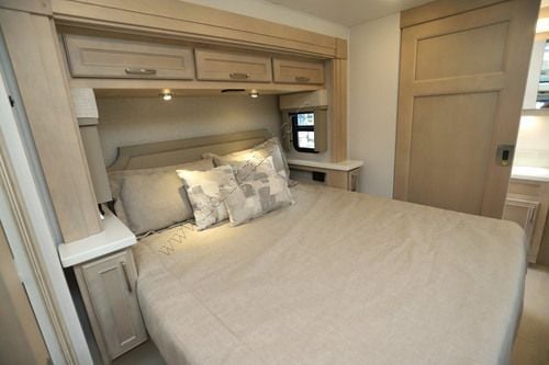 2027 Renegade Rv Verona 40VTR