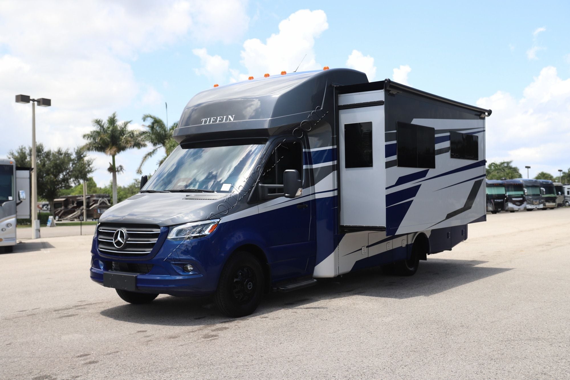 Used 2026 Tiffin Motor Homes Wayfarer 25RW Class C  For Sale