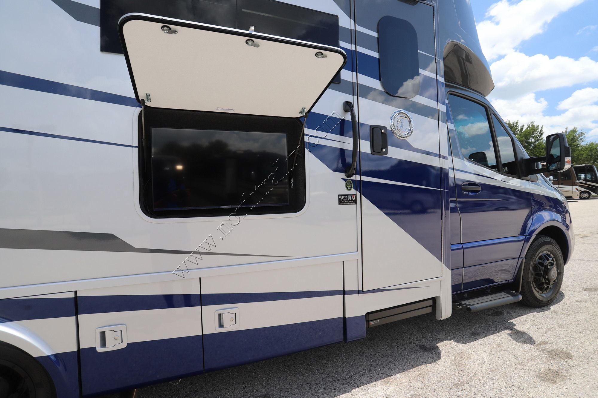 Used 2026 Tiffin Motor Homes Wayfarer 25RW Class C  For Sale