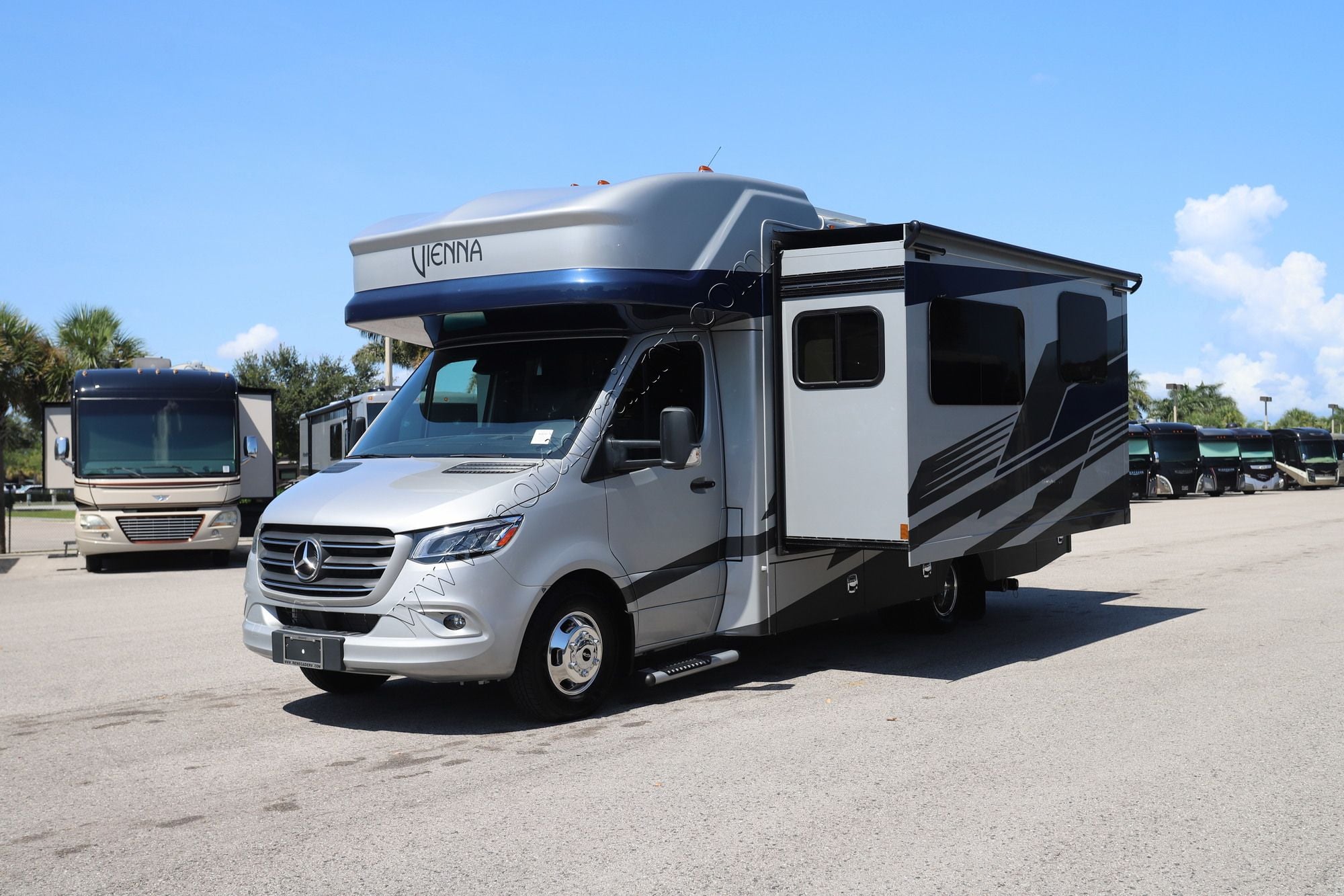 Used 2025 Renegade Rv Vienna 25VRMC Class C  For Sale