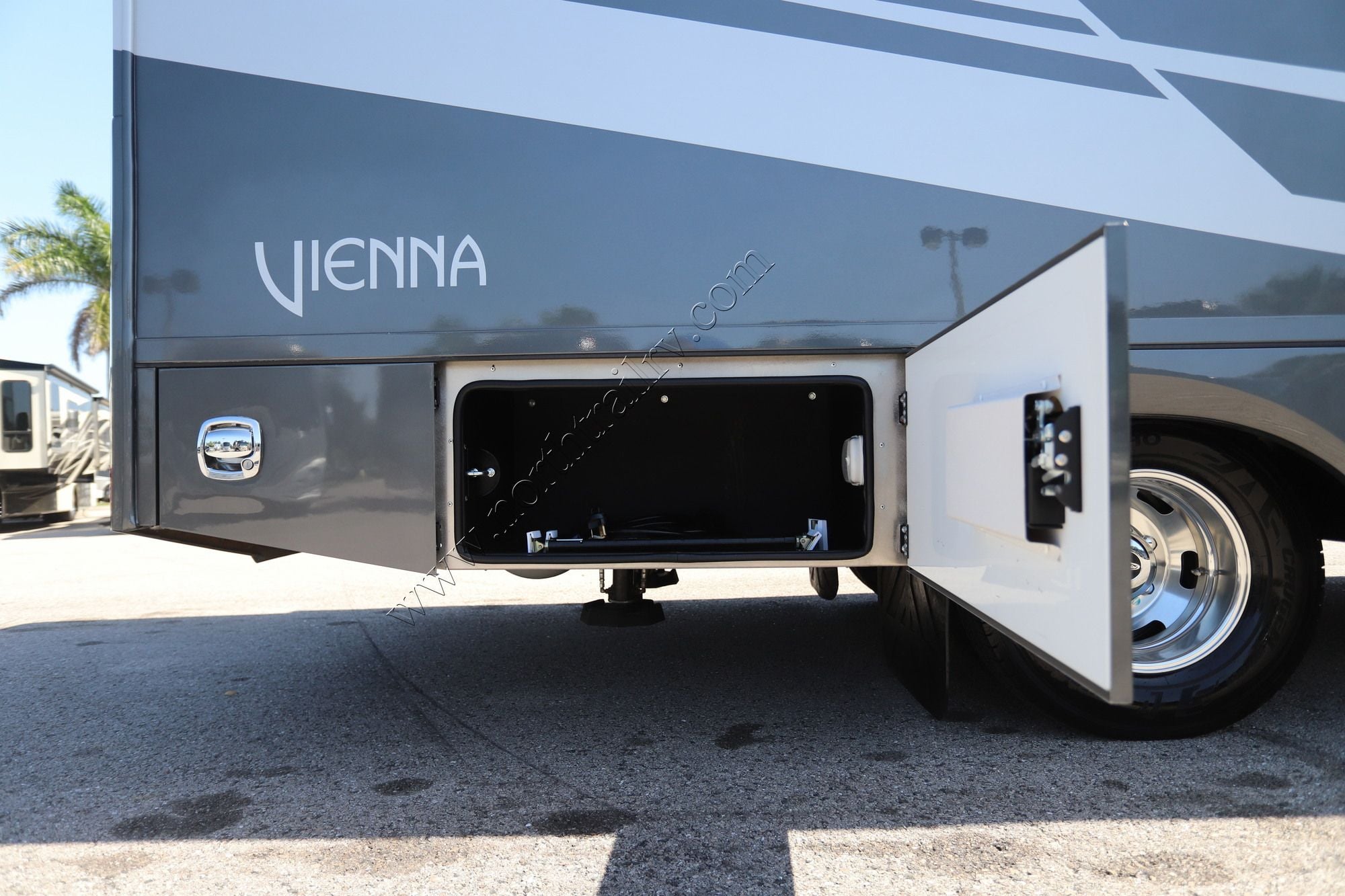 Used 2025 Renegade Rv Vienna 25VRMC Class C  For Sale
