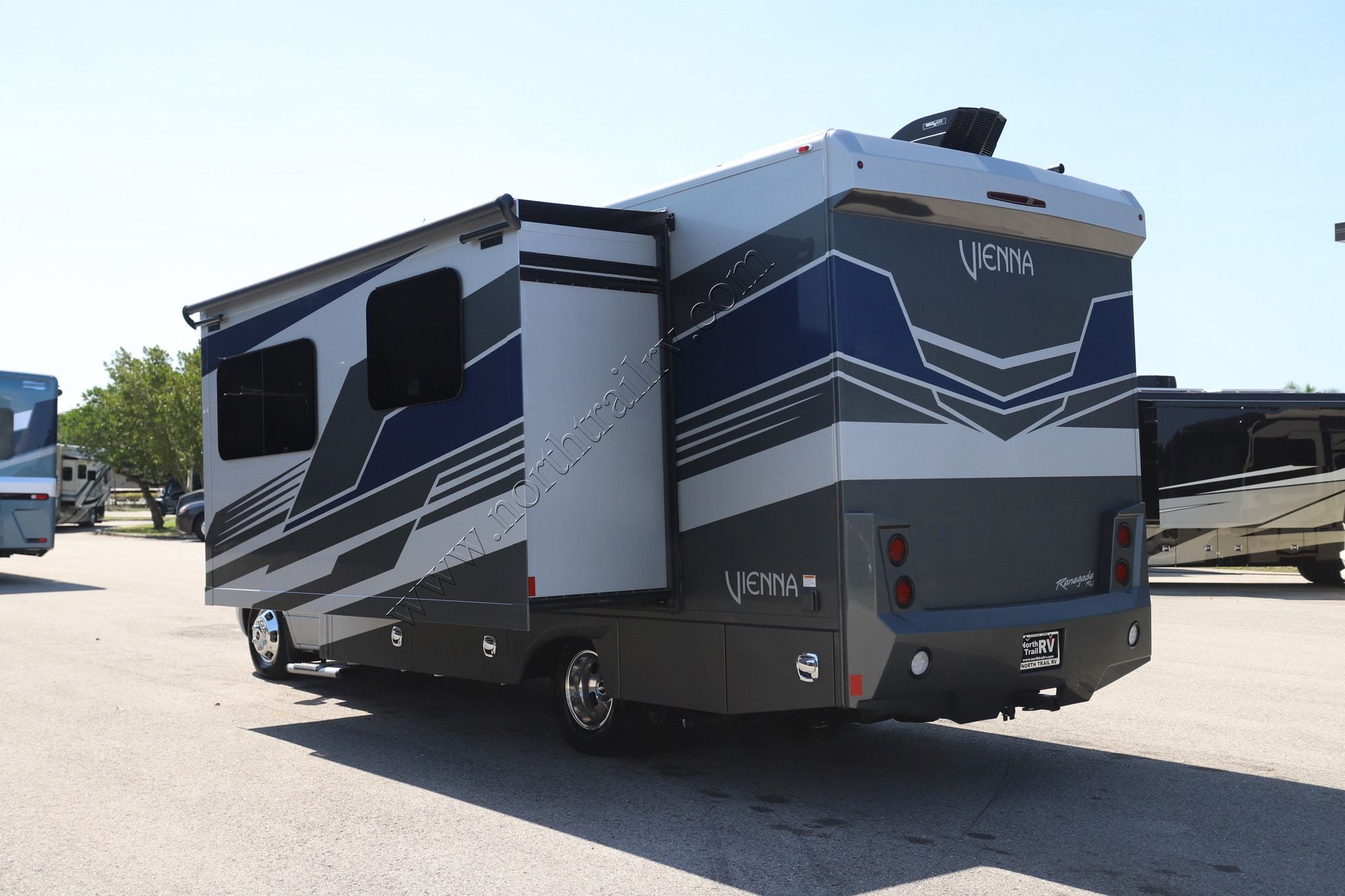 Used 2025 Renegade Rv Vienna 25VRMC Class C  For Sale