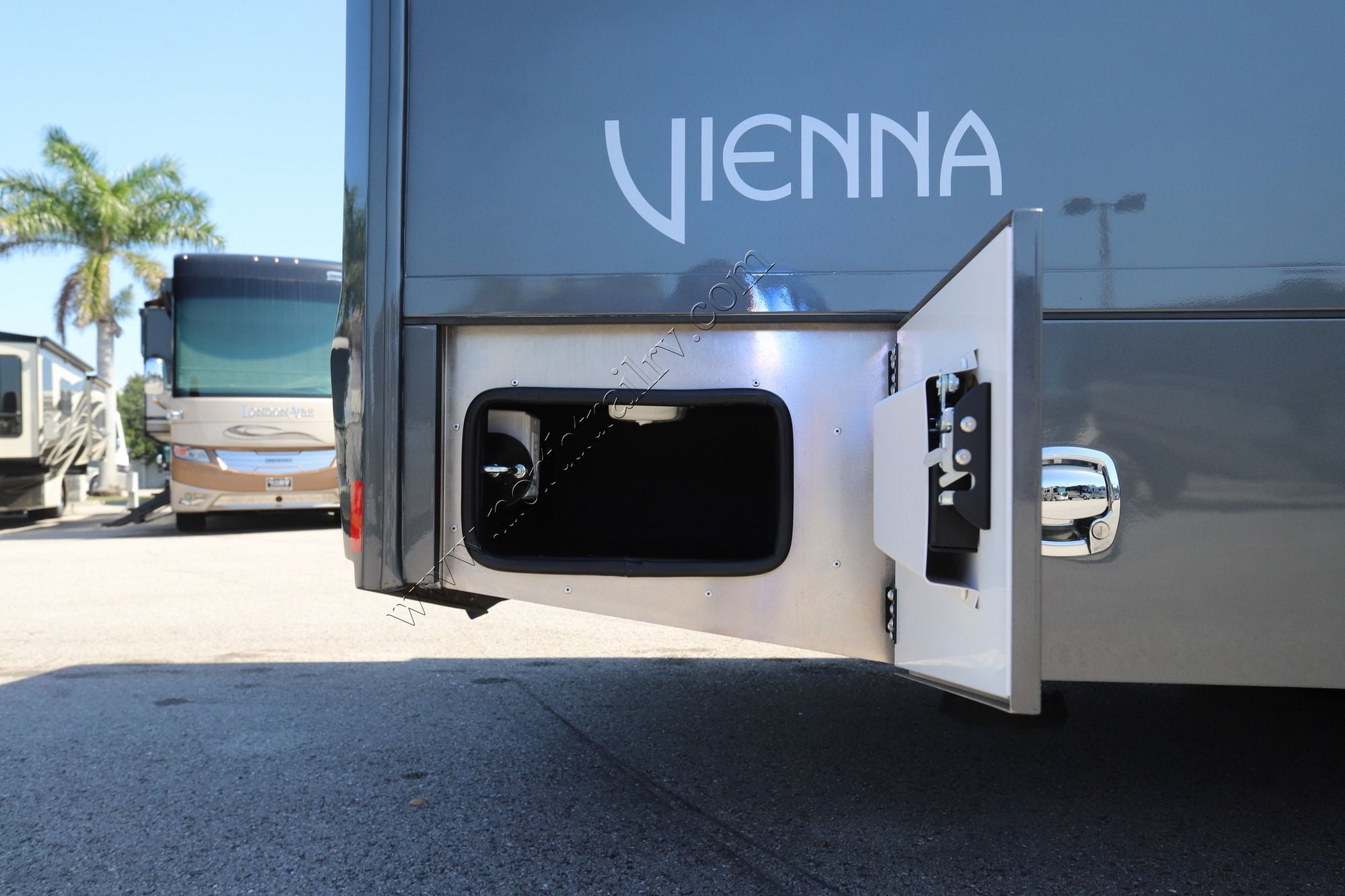Used 2025 Renegade Rv Vienna 25VRMC Class C  For Sale