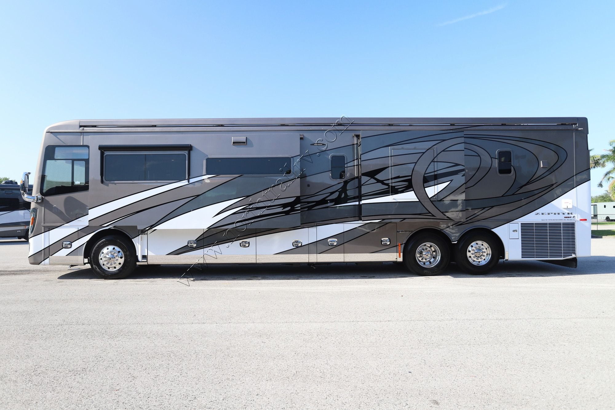 Used 2021 Tiffin Motor Homes Zephyr 45PZ Class A  For Sale