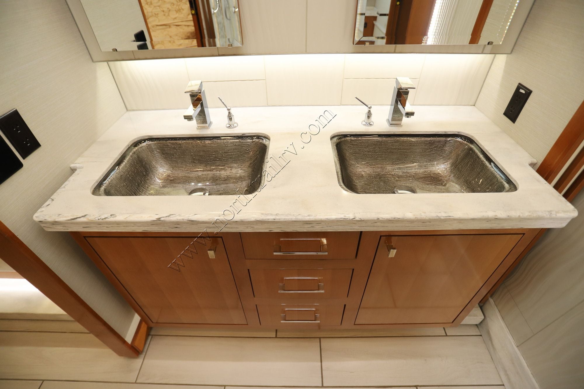 Used 2021 Tiffin Motor Homes Zephyr 45PZ Class A  For Sale