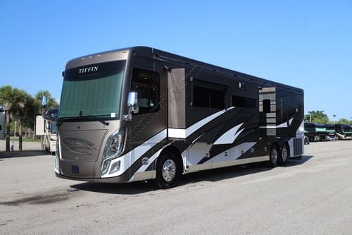 2021 Tiffin Motor Homes Zephyr 45PZ