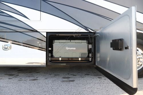 2021 Tiffin Motor Homes Zephyr 45PZ