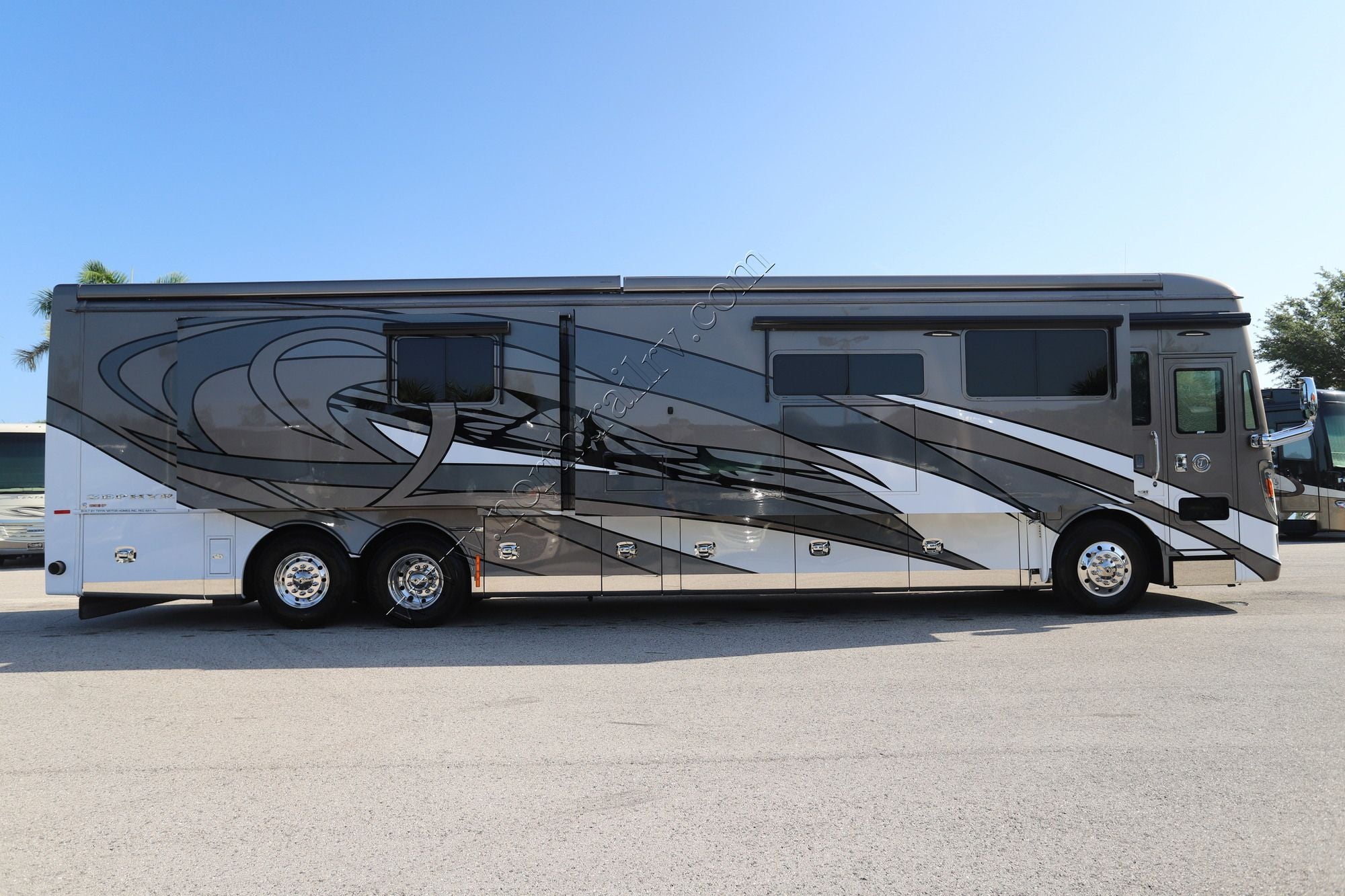 Used 2021 Tiffin Motor Homes Zephyr 45PZ Class A  For Sale