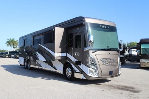 2021 Tiffin Motor Homes Zephyr 45PZ