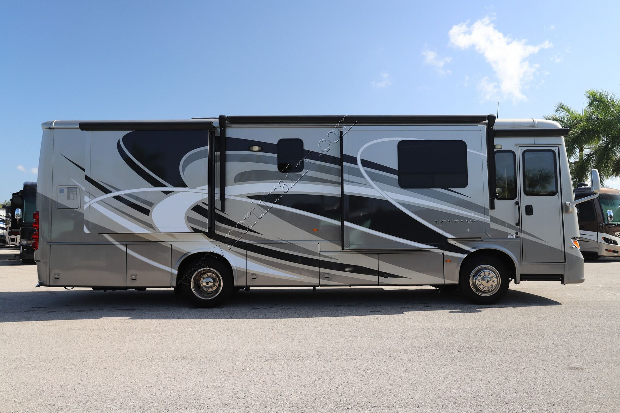 Used 2019 Newmar Ventana Le 3426 Class A  For Sale