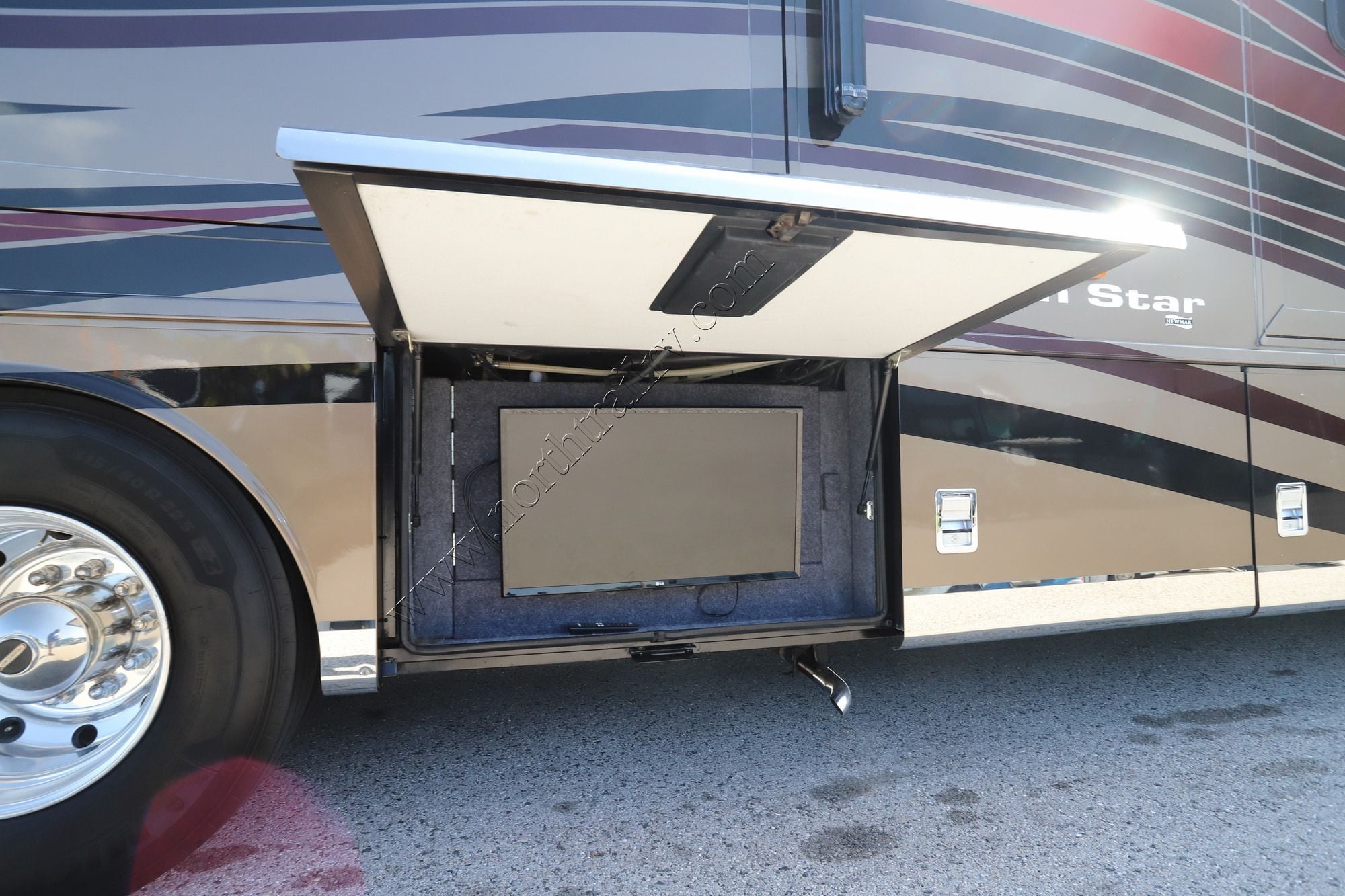 Used 2013 Newmar Dutch Star 4347 Class A  For Sale